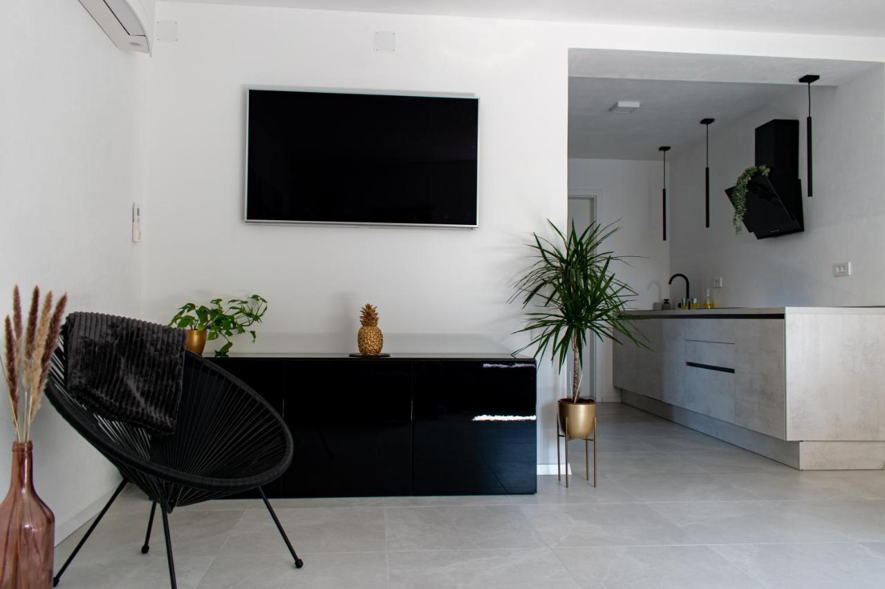 Apartmaji Na Placu Rence Buitenkant foto